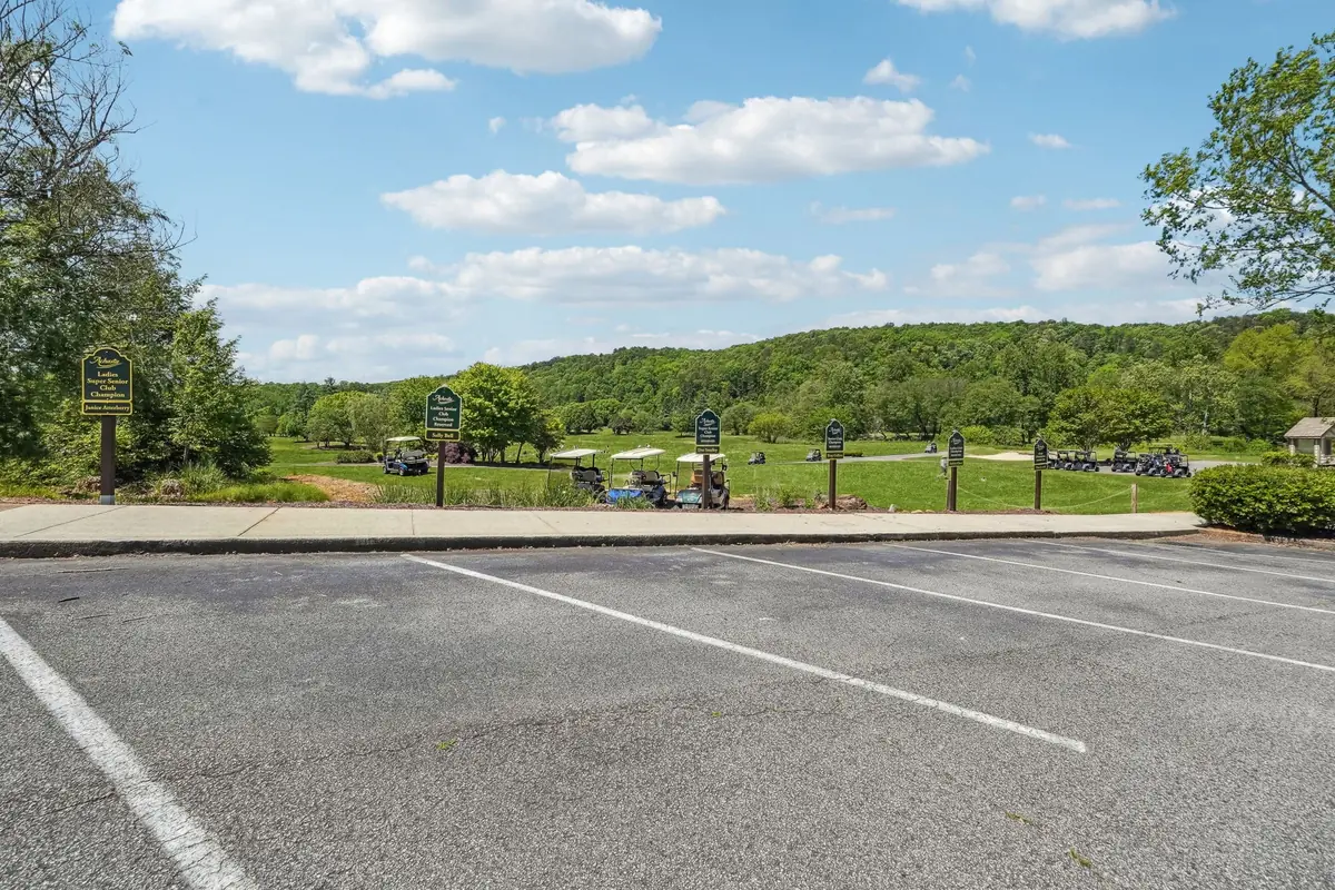 What Does Everyday Life Look Like in the Achasta Golf Community?